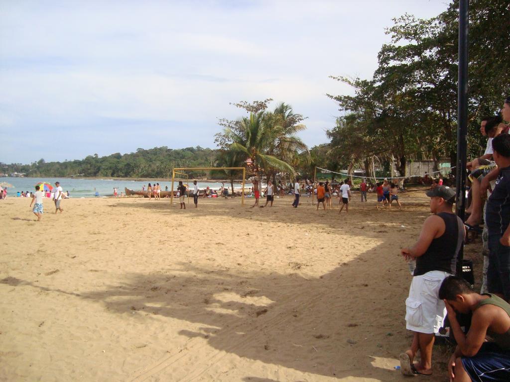 Hotel La Uvita Puerto Limon Ngoại thất bức ảnh