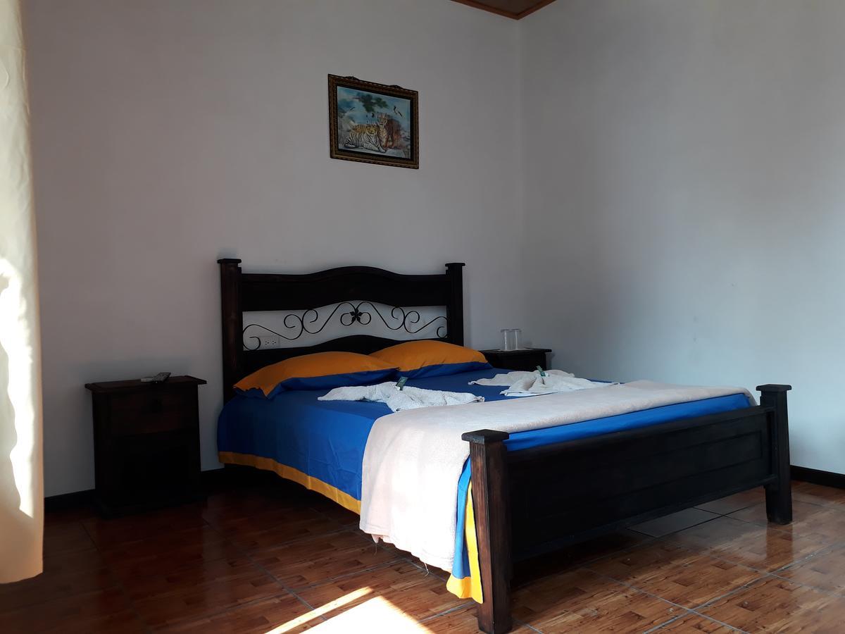 Hotel La Uvita Puerto Limon Ngoại thất bức ảnh