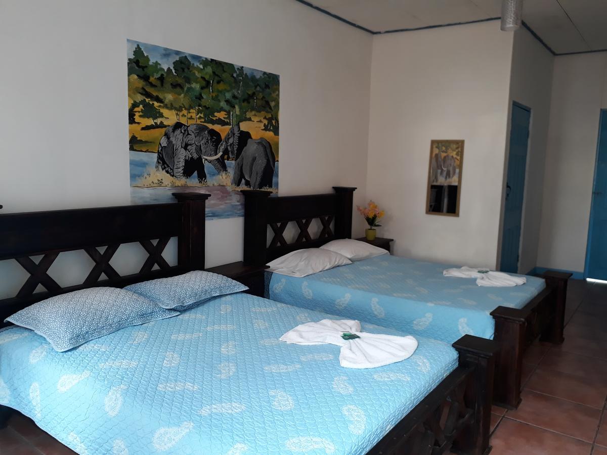 Hotel La Uvita Puerto Limon Ngoại thất bức ảnh