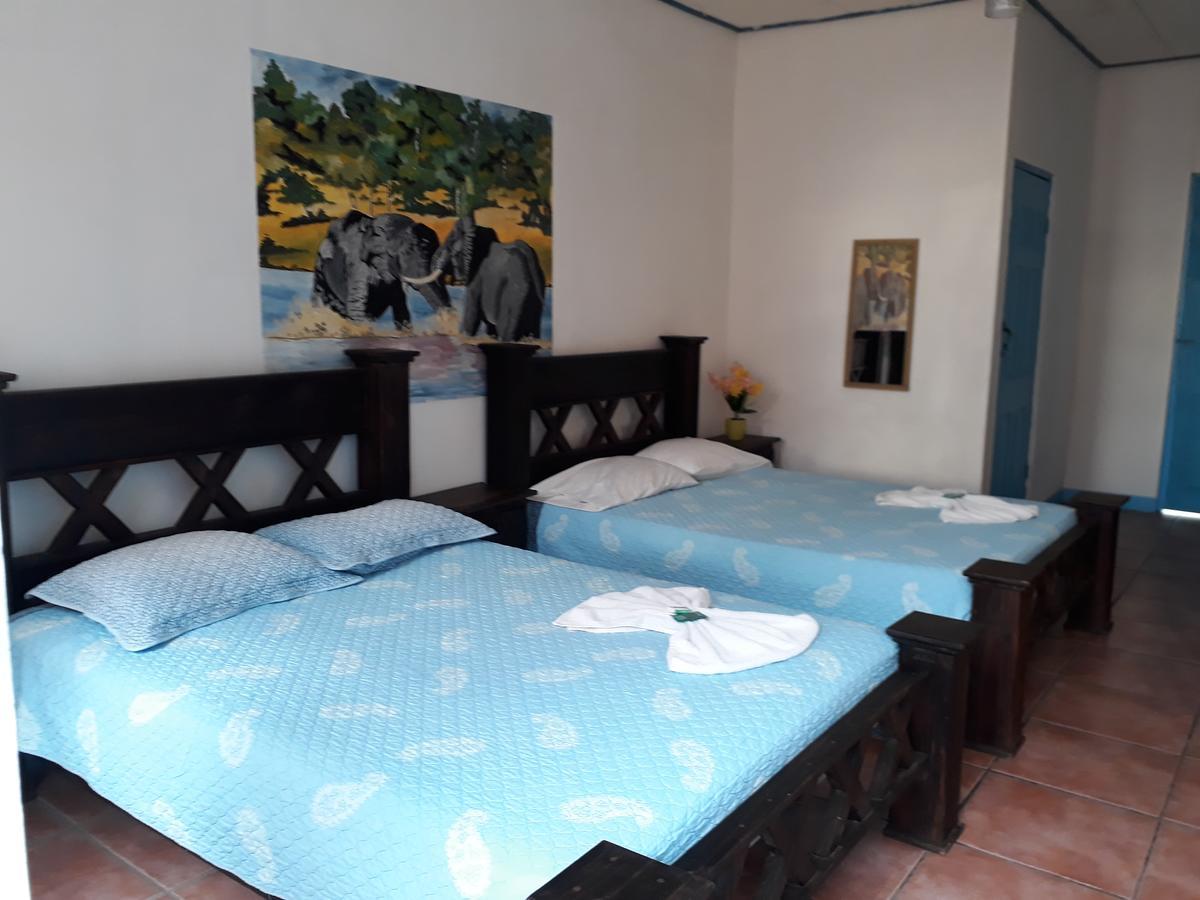 Hotel La Uvita Puerto Limon Ngoại thất bức ảnh