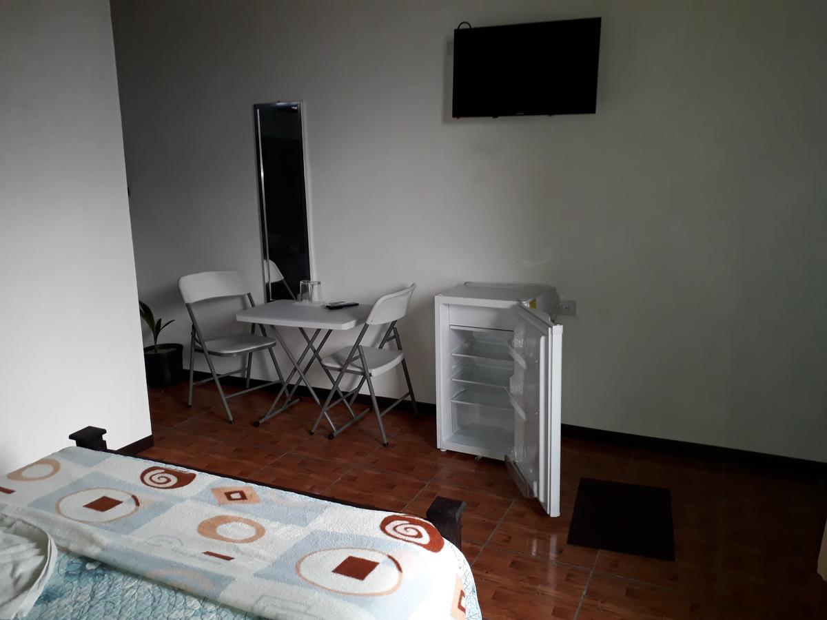 Hotel La Uvita Puerto Limon Ngoại thất bức ảnh