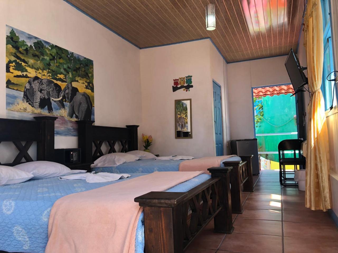 Hotel La Uvita Puerto Limon Ngoại thất bức ảnh